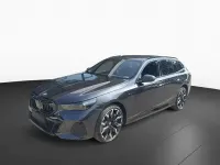 Neu BMW 550e Sport Line 489 PS (359 kW) 2026 Grau Kombi