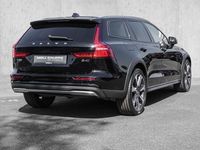 Gebraucht Volvo V60 CC Ultimate 197 PS (144 kW) 2023 Black solid ´stone´ / solid Kombi
