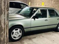 Gebraucht Mercedes E230 136 PS (100 kW) 1989 Grün Limousine
