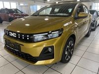 Neu Dacia Sandero Comfort 101 PS (74 kW) 2025 Amber yellow Limousine