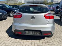 Gebraucht Kia Rio Spirit 90 PS (66 kW) 2012 Silber Limousine