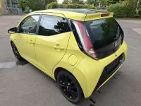 Gebraucht Toyota Aygo 69 PS (50 kW) 2016 Gelb Kleinwagen