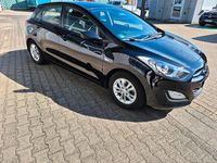 Gebraucht Hyundai i30 Classic 99 PS (72 kW) 2012 Schwarz Kleinwagen