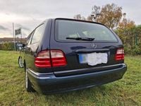 Gebraucht Mercedes E240 170 PS (125 kW) 2002 Blau Kombi