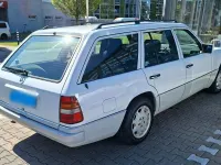 Używany Mercedes E230 132 KM (97 kW) 1992 Biały Kombi