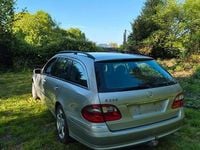 Usado Mercedes E220 Elegance 150 CV (110 kW) 2003 Plateado Berlina