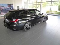 Gebraucht BMW 320 M Sport 190 PS (139 kW) 2024 Black sapphire metallic Kombi