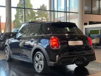 Używany Mini Cooper S Classic 178 KM (130 kW) 2021 Czarny Hatchback