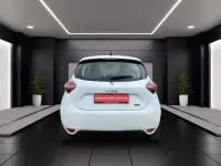 Second-hand Renault Zoe Evolution 50 kW (69 CP) 2022 Alb Hatchback