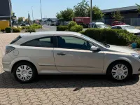 Używany Opel Astra GTC Selection 90 KM (66 kW) 2009 Złoty Coupe