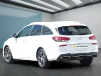 Gebraucht Hyundai i30 120 PS (88 kW) 2023 Weiß Kleinwagen