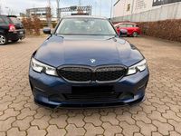 Gebraucht BMW 318 Advantage 150 PS (110 kW) 2019 Blau Limousine