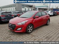 Gebraucht Hyundai i30 101 PS (74 kW) 2016 Ultimate red (metallic) Limousine