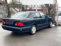 Gebraucht Mercedes E240 Classic 170 PS (125 kW) 1999 Blau Limousine