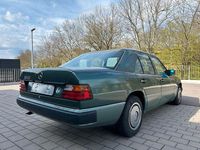 Gebraucht Mercedes E230 132 PS (97 kW) 1991 Grün Limousine