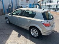 Second-hand Opel Astra 105 CP (77 kW) 2006 Argintiu Coupe