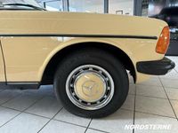 Gebraucht Mercedes 200 94 PS (69 kW) 1980 Weizengelb Limousine