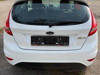 Gebraucht Ford Fiesta 60 PS (44 kW) 2009 Weiß Kleinwagen