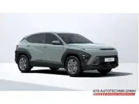 Neu Hyundai Kona Select 150 PS (110 kW) 2025 Gruen SUV