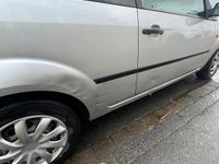 Gebraucht Ford Fiesta 70 PS (51 kW) 2003 Silber Kleinwagen