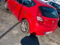 Gebraucht Hyundai i30 110 PS (80 kW) 2009 Rot Kombi