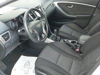 Gebraucht Hyundai i30 Trend 101 PS (74 kW) 2016 Weiß Limousine