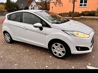 Gebraucht Ford Fiesta 101 PS (74 kW) 2014 Weiß Kleinwagen