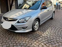 Gebraucht Hyundai i30 109 PS (80 kW) 2010 Silber Kleinwagen