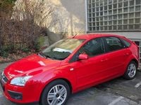 Gebraucht Ford Focus Ghia 116 PS (85 kW) 2005 Rot Limousine