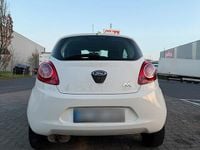 Gebraucht Ford Ka 69 PS (50 kW) 2015 Weiß Kleinwagen
