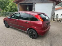 Gebraucht Ford Focus 105 PS (77 kW) 1999 Rot Kleinwagen