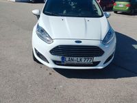 Gebraucht Ford Fiesta Trend 101 PS (74 kW) 2015 Weiß Kleinwagen