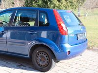 Gebraucht Ford Fiesta Ambiente 80 PS (58 kW) 2008 Blau Kleinwagen
