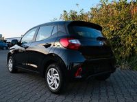 Gebraucht Hyundai i10 Select 67 PS (49 kW) 2023 Schwarz Kleinwagen
