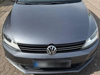 Second-hand VW Jetta 140 CP (102 kW) 2011 Argintiu Berlinǎ