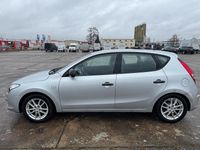 Gebraucht Hyundai i30 109 PS (80 kW) 2010 Silber Kleinwagen