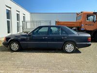 Gebraucht Mercedes E230 132 PS (97 kW) 1991 Blau Limousine