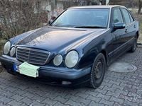Gebraucht Mercedes E270 170 PS (125 kW) 2001 Schwarz Limousine