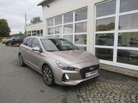 Gebraucht Hyundai i30 Premium 140 PS (102 kW) 2017 White sand / met Kombi