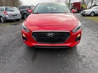 Gebraucht Hyundai i30 Pure 101 PS (74 kW) 2017 Rot Limousine