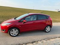 Gebraucht Ford Fiesta Celebration 101 PS (74 kW) 2016 Rot Kleinwagen