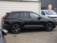 Gebraucht VW Touareg R-line 286 PS (210 kW) 2024 Grenadillschwarz meta... SUV