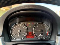 Gebraucht BMW 318 122 PS (89 kW) 2007 Schwarz Kombi