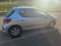 Gebraucht Peugeot 207 90 PS (66 kW) 2011 Silber Limousine