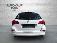 Używany Opel Astra Selection 140 KM (102 kW) 2014 Biały Kombi