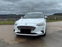 Gebraucht Ford Focus Cool & Connect 101 PS (74 kW) 2018 Weiß Kleinwagen