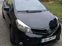 Gebraucht Toyota Yaris 90 PS (66 kW) 2014 Schwarz Kleinwagen
