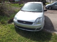 Używany Ford Fiesta 101 KM (74 kW) 2003 Srebrny Hatchback