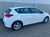 Gebraucht Toyota Auris Cool 99 PS (72 kW) 2014 Weiß Limousine
