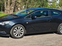 Używany Opel Astra GTC Edition 101 KM (74 kW) 2012 Czarny Sedan/Limuzyna